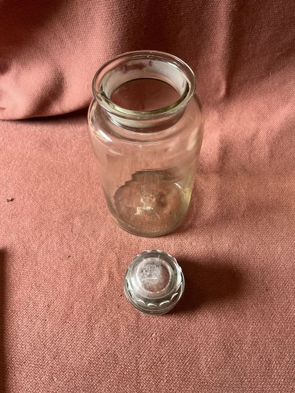 Botella de vidrio con tapa metálica - imagen 2
