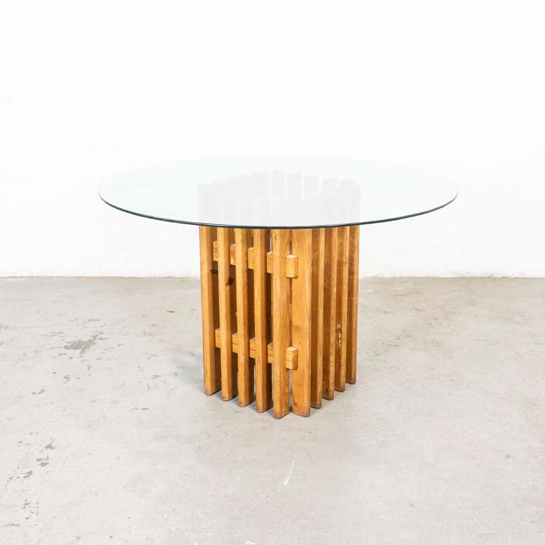 Lote siguiente: Mesa de comedor circular con tapa de vidrio y pata central de madera
