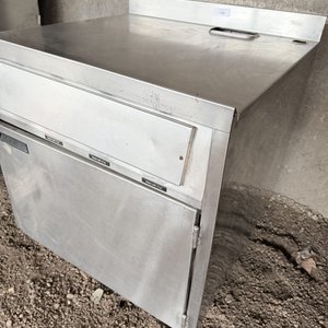 Mueble de Acero Inoxidable con Puerta y Estante Interior - imagen 3