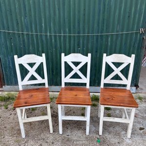 Lote anterior: 3 Sillas de Madera Estilo Rústico