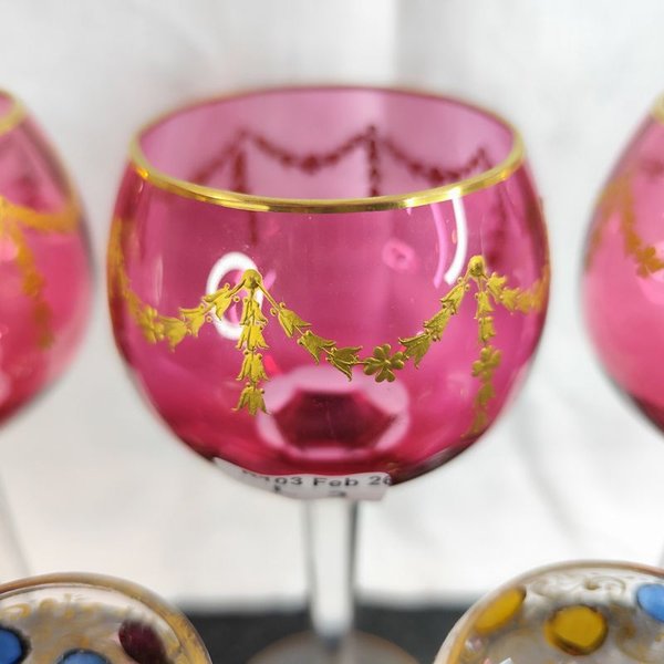 Copa de vino antigua: 5 copas con diseño único y dorado - imagen 2