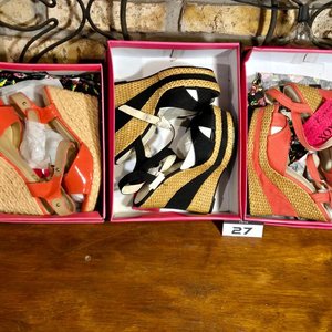 Lote de 6 Calzados: Sandalias Plataforma Mujer y Chatas Niña - imagen 2