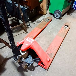 Paletera Hidráulica Roja Hanjack 2500kg - imagen 4
