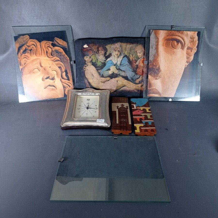 Colección de arte y relojes en madera y vidrio - imagen 2