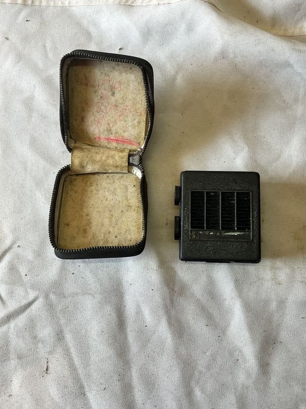 Mini radio Spica japonesa con su estuche a la vista - imagen 6
