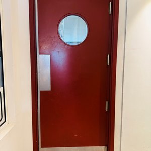 Dos Puertas Vaivén Madera Laqueada con Ojo de Buey y Bajo de Acero Inoxidable - imagen 4