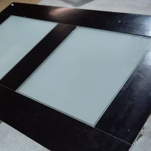 Mesa de Comedor Rectangular de Madera con Dos Vidrios - imagen 2