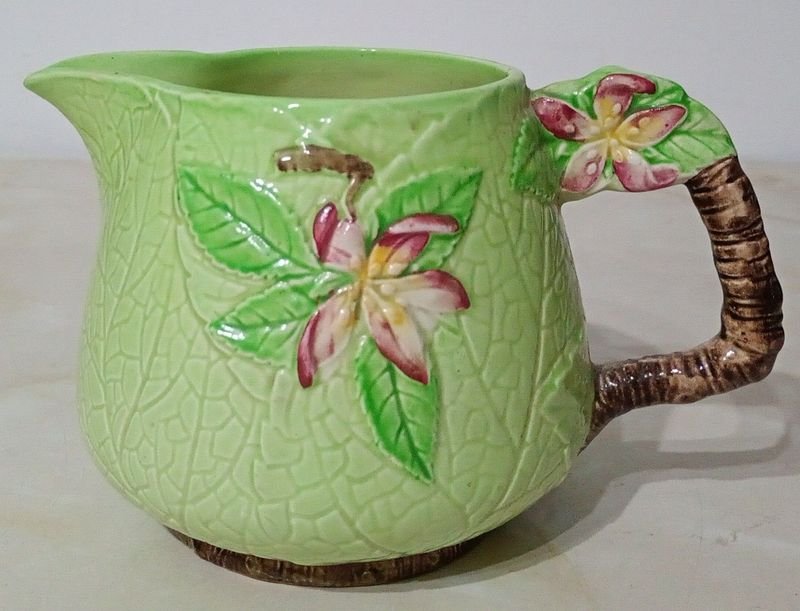 Jarra Antigua Inglesa Carlton Ware "Apple Blossom Green"