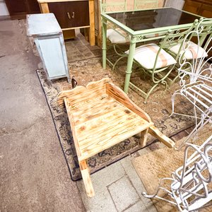 Lote siguiente: Mesa de Cocina con Sillas y Mueble Modular de Madera