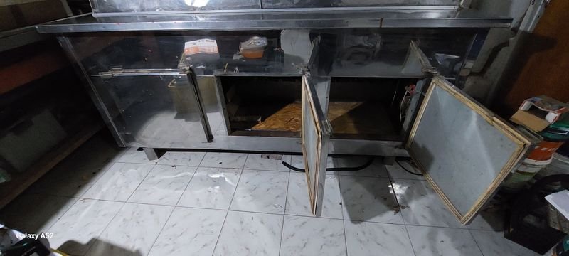 Heladera vitrina de acero inoxidable para almacenamiento y refrigeración - imagen 4