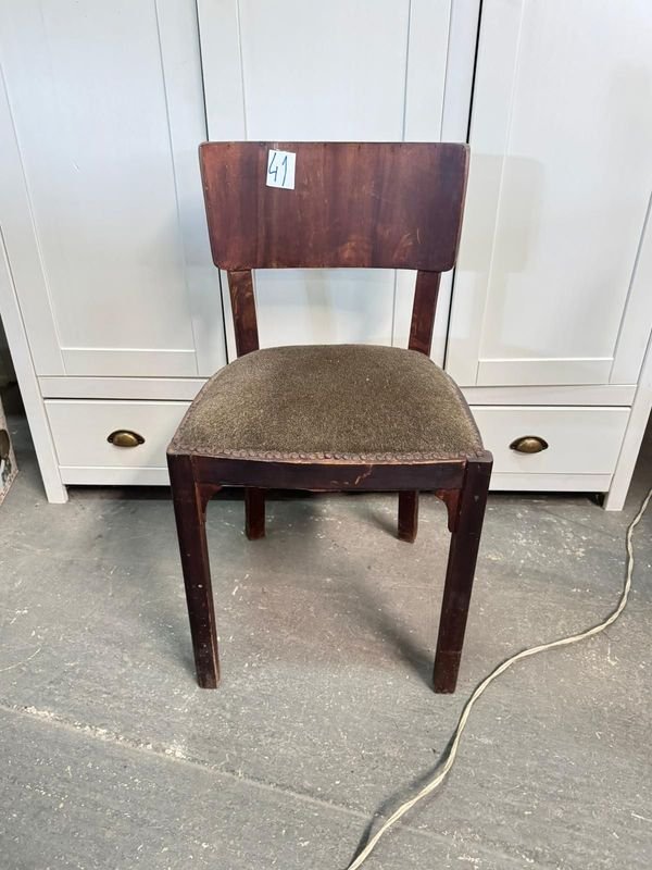 Lote anterior: Silla de Madera con Respaldo Curvo