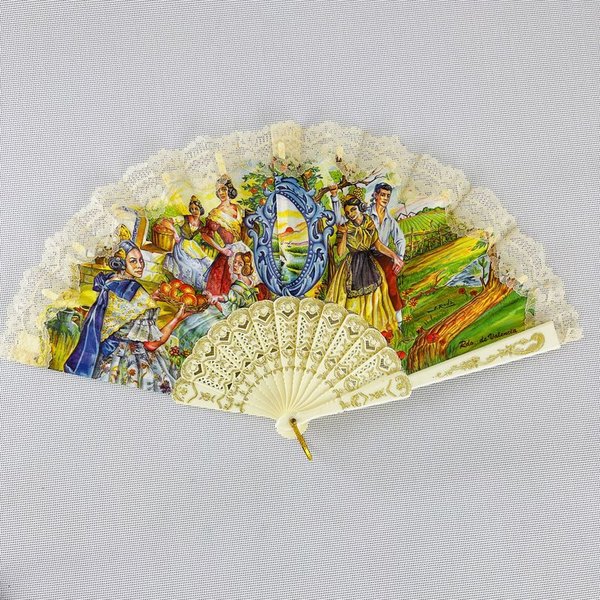 Tres abanicos vintage con escenas tradicionales españolas decorados a mano - imagen 3