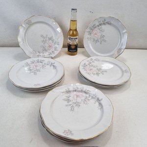 L 390 - 11 Piezas - Set de 11 platos de porcelana uruguaya 'Olmos' con diseño de rosas en tonos pasteles y filetes dorados, en atractivo estado - imagen 2