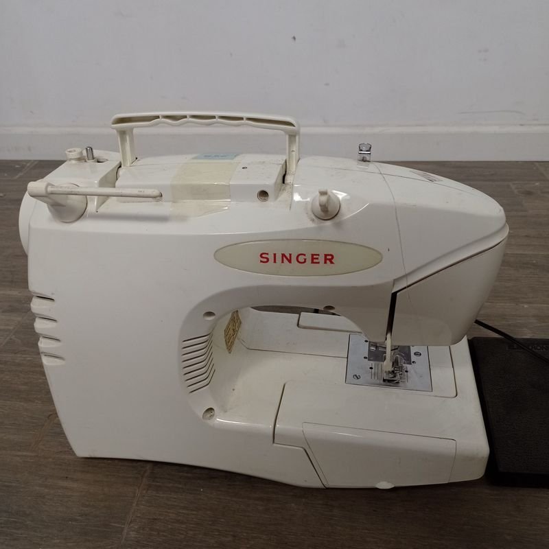 Maquina de coser SINGER en buen estado - imagen 3