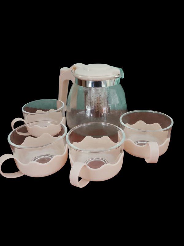 Jarra de Vidrio con Infusor y 4 Tazas Rosadas