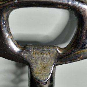 Sacacorchos y Abrebotellas de Metal con Mangos de Madera - imagen 2