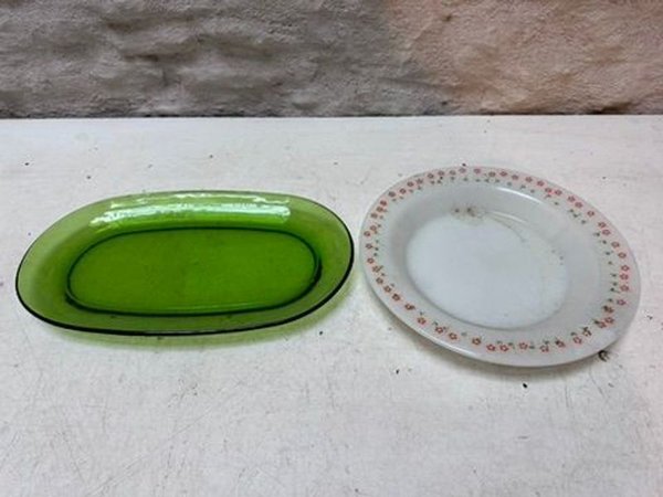 Dos Fuentes de Vidrio Grandes: Verde y Decorada - imagen 1