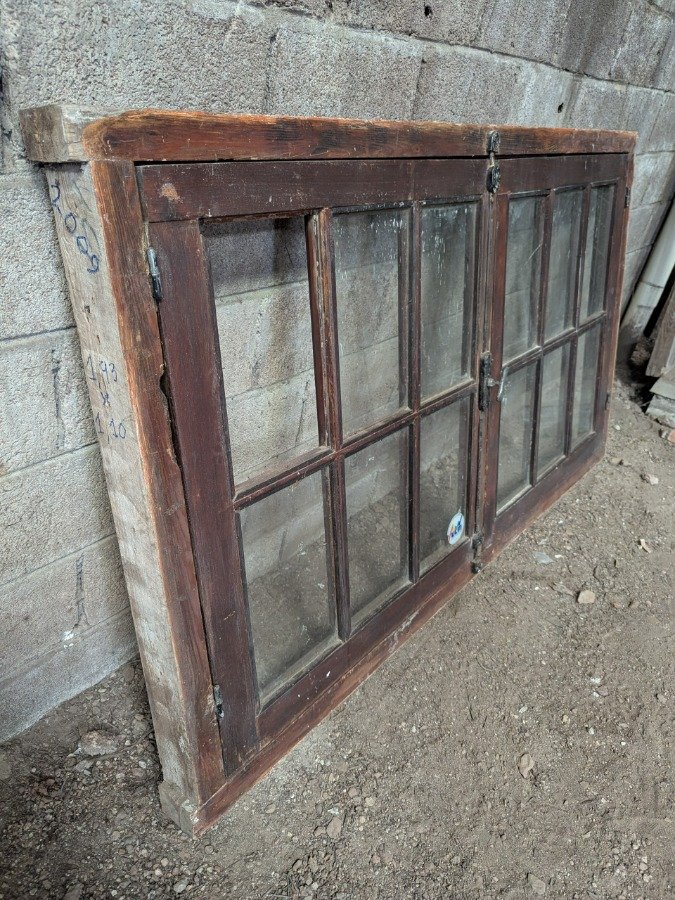 Ventana antigua con marco de cedro y pinotea - imagen 4