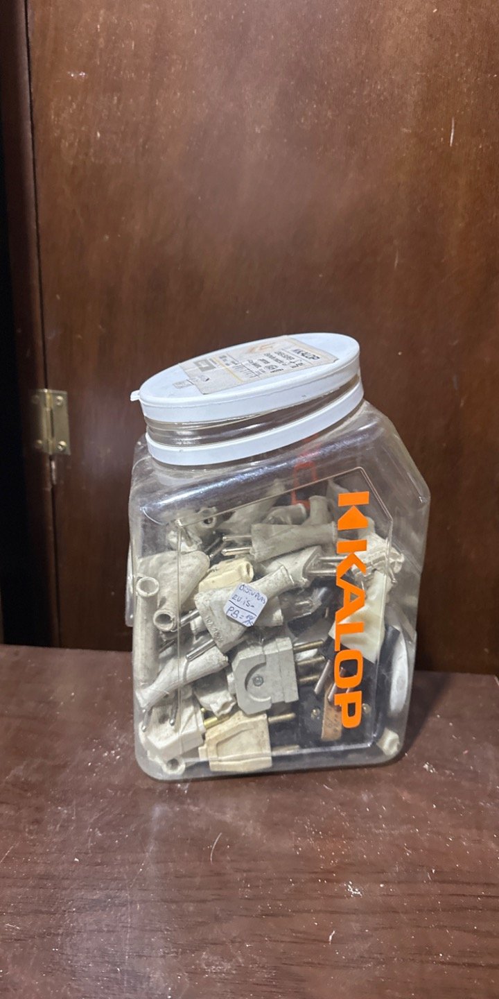 Lote de Enchufes Eléctricos Varios