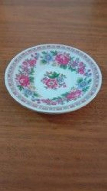 Platos de porcelana con patrón floral - imagen 2