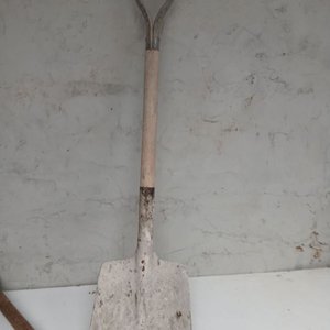 Lote siguiente: Barreta Grande, Uña y Pala de Obra Usadas