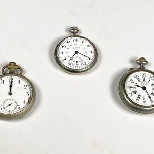 Tres Relojes de Bolsillo Antiguos con Esferas Dañadas - imagen 2