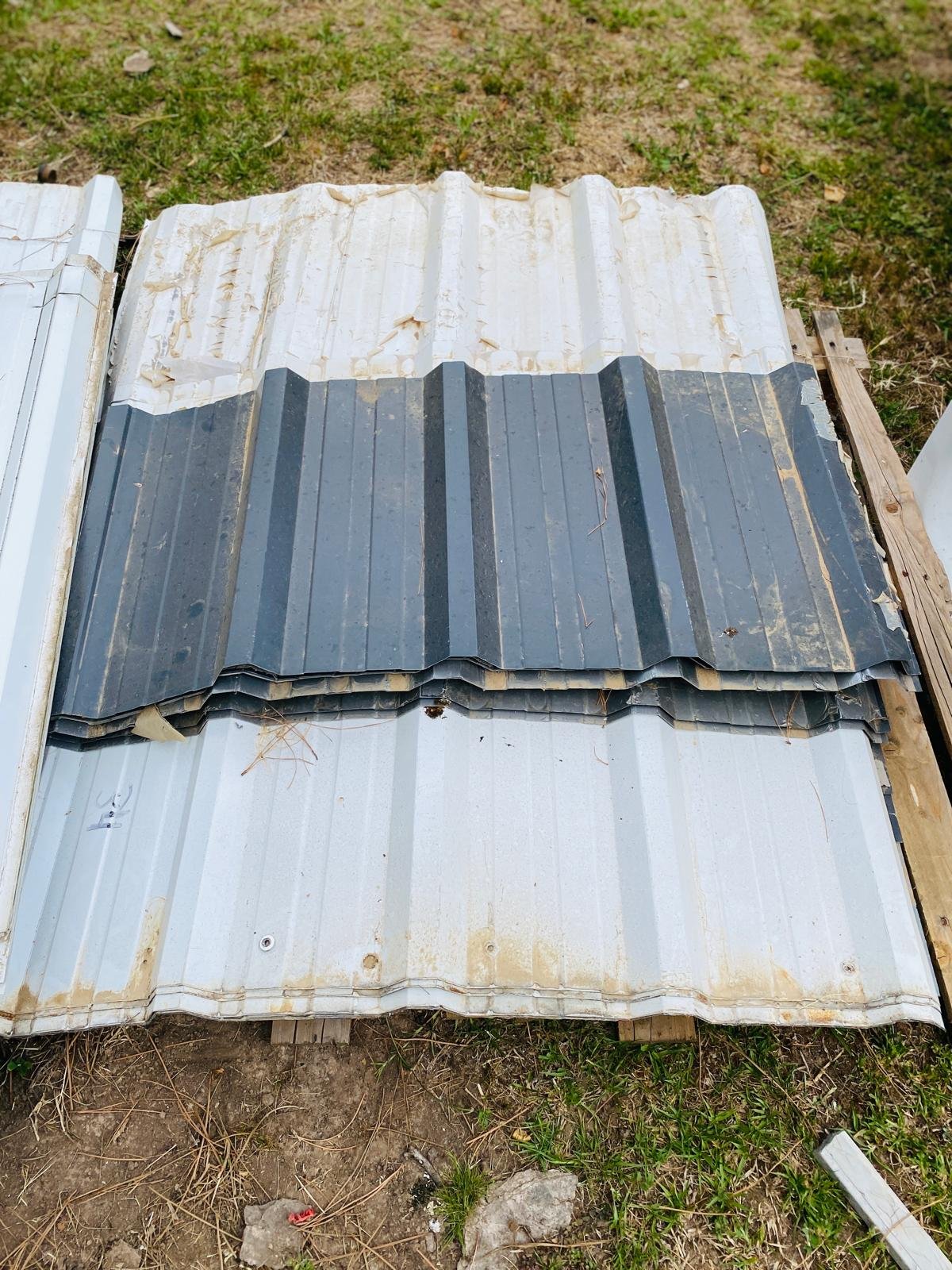 Materiales de construcción y recortes de chapa