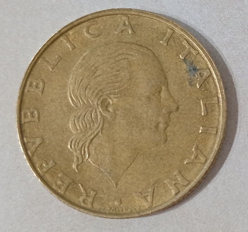 Moneda Italiana de 200 Liras, Acuñada en el año 1993. Conmemorativa de los 70 años de la Aeronáutica Italiana. - imagen 2
