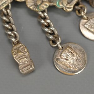 Prendedor Bronce Bañado Plata Diseño Azteca con Cadenas - imagen 5
