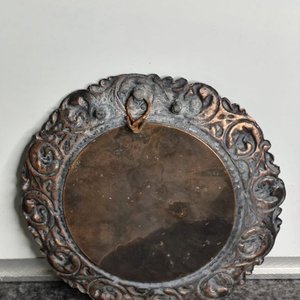 Plato Decorativo con Escudo de Uruguay en Bronce y Metal - imagen 4