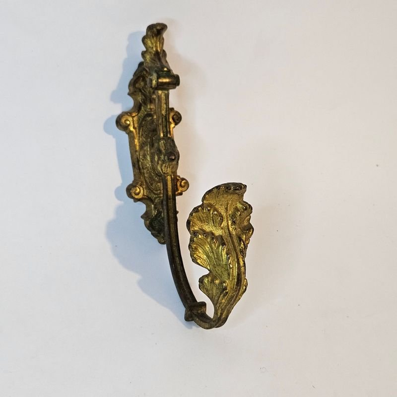 Lote siguiente: Perchero de bronce macizo labrado - Decoración antigua y artística