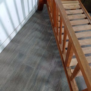 Sillón de 3 cuerpos en madera con tapizado de cuero - imagen 8