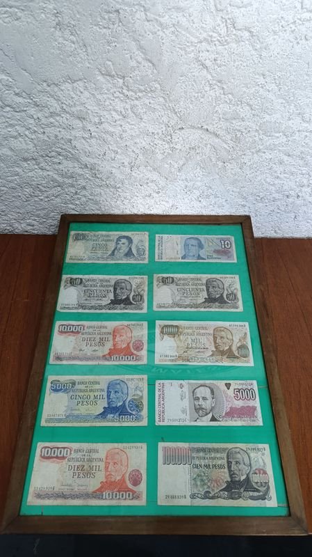 Cuadro con Billetes Antiguos de Argentina