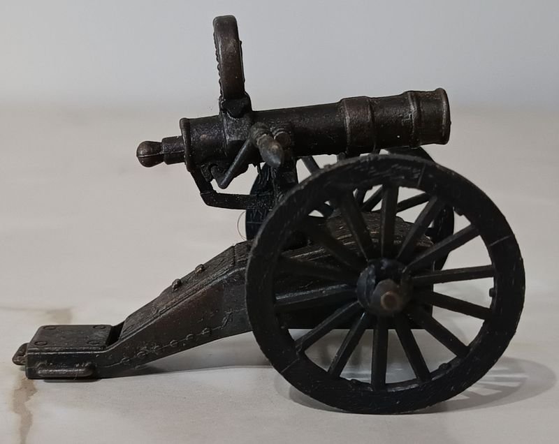 Sacapuntas metálico coleccionable con forma de Cañón de artillería - imagen 3