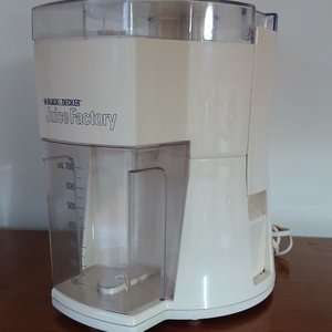 Juguera Eléctrica Black & Decker Juice Factory Blanca - imagen 2