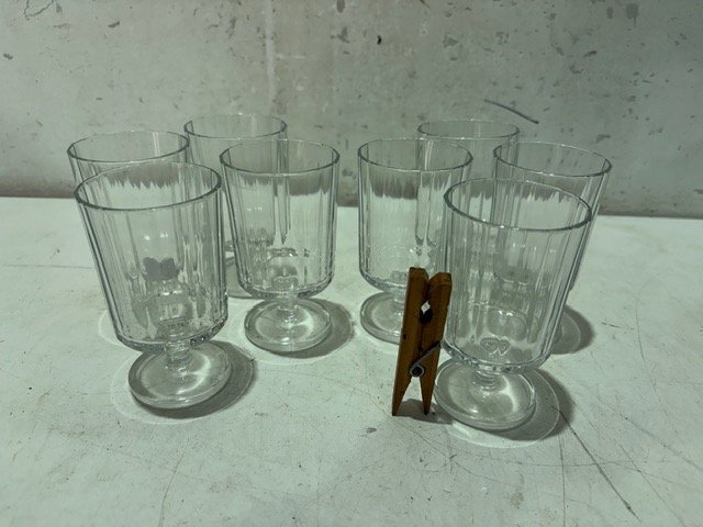 Juego de 8 Copas de Cristal Tallado Estilo Clásico