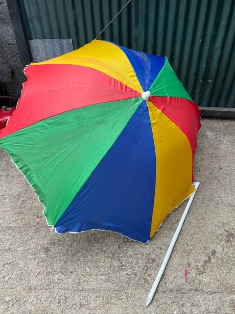 Lote siguiente: Sombrilla Colorida con Protección contra la Lluvia