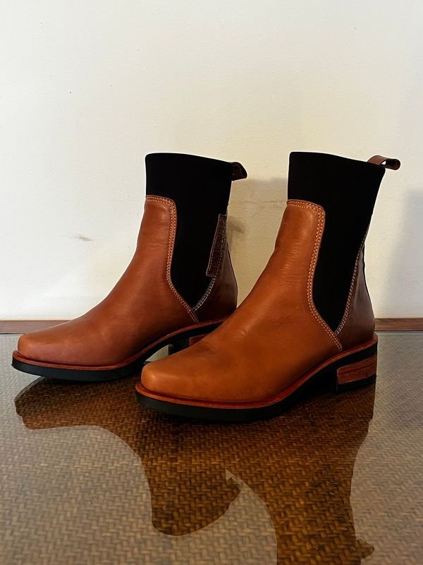 Botas La Romana Cuero Whisky Talle 36 Diseño Italiano - imagen 1