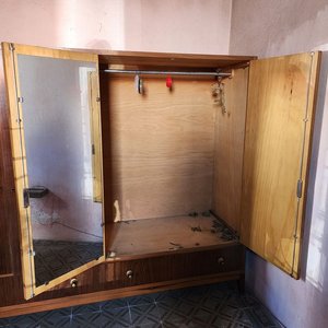 Ropero Macizo Estilo Americano de Madera con 4 Puertas y Cajones - imagen 4