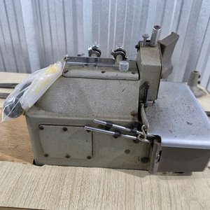 Máquina de Coser Industrial Completa con Mesa y Motor Eléctrico - imagen 8