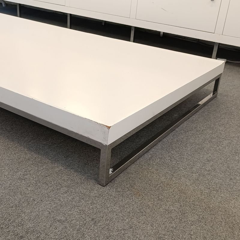 Mesa Centro con Tapa Lacada y Estructura de Acero Inoxidable - imagen 3