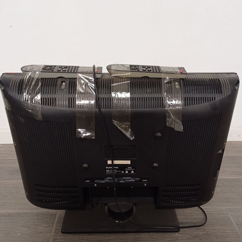 Tv Led de 26 pulgadas marca Punktal con dos controles - imagen 5
