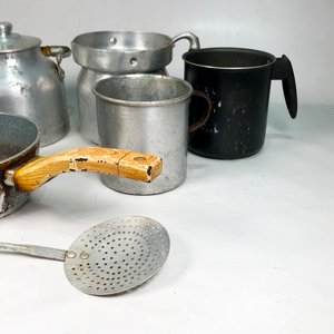 Lote de Utensilios de Cocina: Pava, Ollas y Pinzas de Aluminio - imagen 3