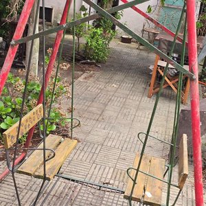 Hamaca Doble Infantil de Metal y Madera con Asientos Pintados - imagen 3