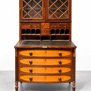 Lote siguiente: Bureau Secretaire Inglés de Caoba con Puertas Acristaladas y Cajones