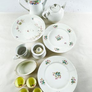 Juego de Pocillos Ingleses y Tetera con Detalles - imagen 2