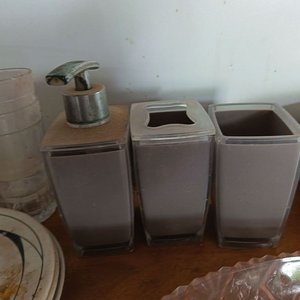Lote de Vajilla y Utensilios de Cocina: Tortera, Sopera, Fuentes y Vasos - imagen 7