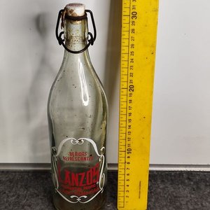 Lote siguiente: Botella Antigua de Vidrio "Lanzos" con Tapa Original - 1 Litro