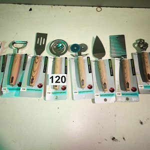 Lote siguiente: Set de 8 Utensilios de Cocina con Mangos de Madera