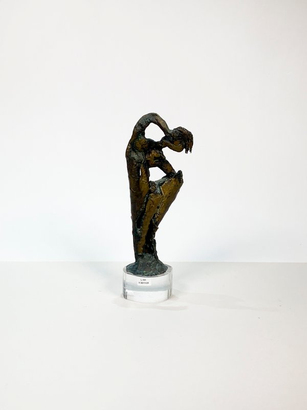 Lote anterior: Escultura en bronce de mujer con forma irregular